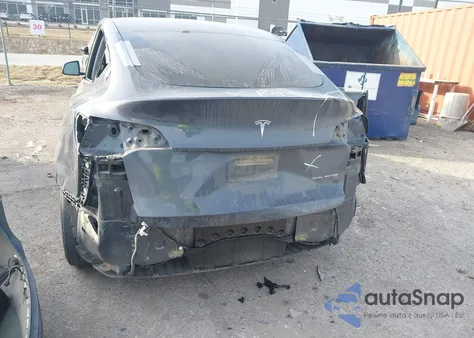 2021 Tesla Model Y Long Range Dual Motor All-Wheel Drive z USA, uszkodzony, nr VIN 5YJYGDEE3MF074658